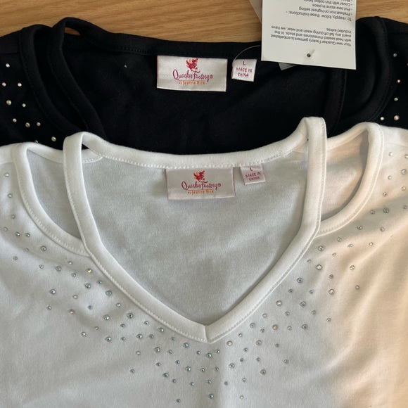 *Quacker Factory Set of 2 Cutout T-shirts V-Neck Rhinestones LARGE ~ A311440 - Picture 10 of 12